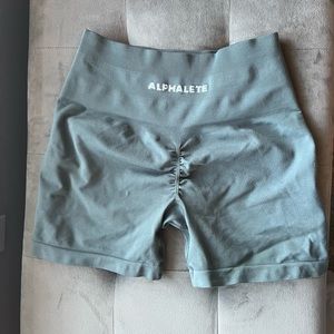 Alphalete Amplify Shorts 4.5” - Size small
